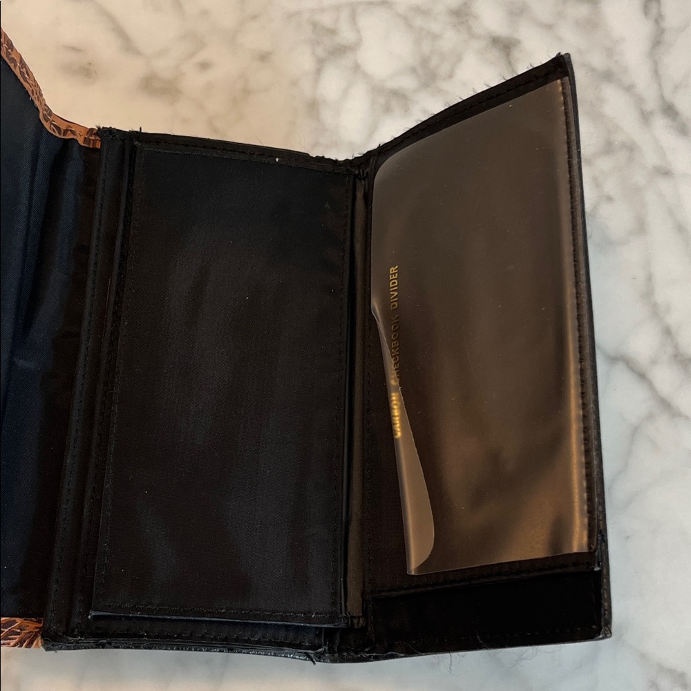 Elegant Black and Brown Tooled Leather Women's Wallet - Picture 4 of 7